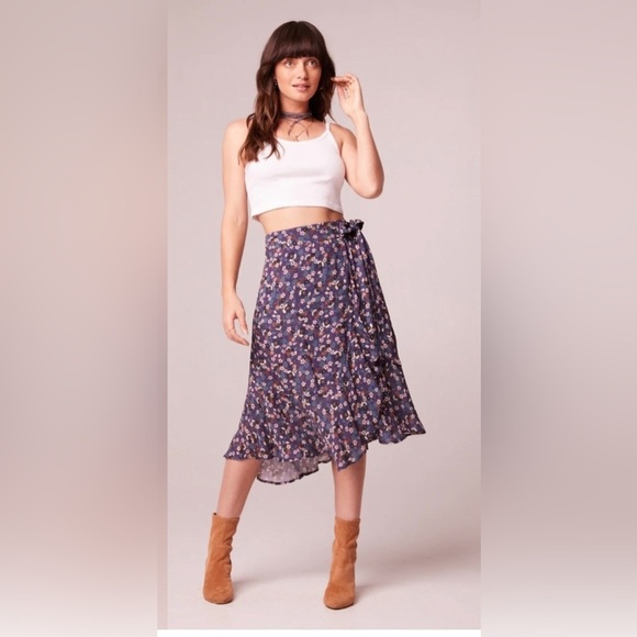 Band Of The Free Dresses & Skirts - Band Of The Free LINAELLE PURPLE FLORAL WRAP SKIRT Size Small